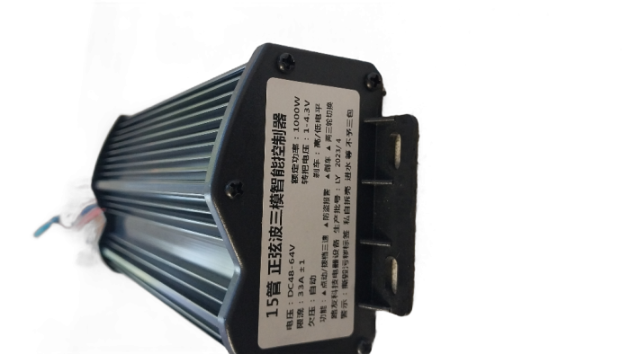 Синусний контролер на 33 А